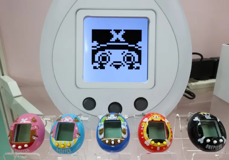 Tamagotchiji su jo&scaron; prisutni, pro&scaron;irili su svoj domet na pojavljivanje u video igrama i u Pixarovom filmu Turning Red iz 2022.godine, u kojem je glavni lik Meilin posjedovao Tamagotchi koji se zvao Robaire Junior. No kada su prvi put stigli u trgovine 1997. godine, džepni ljubimci postali su jako popularni. Takvi su ostali i tijekom 2000-tih.