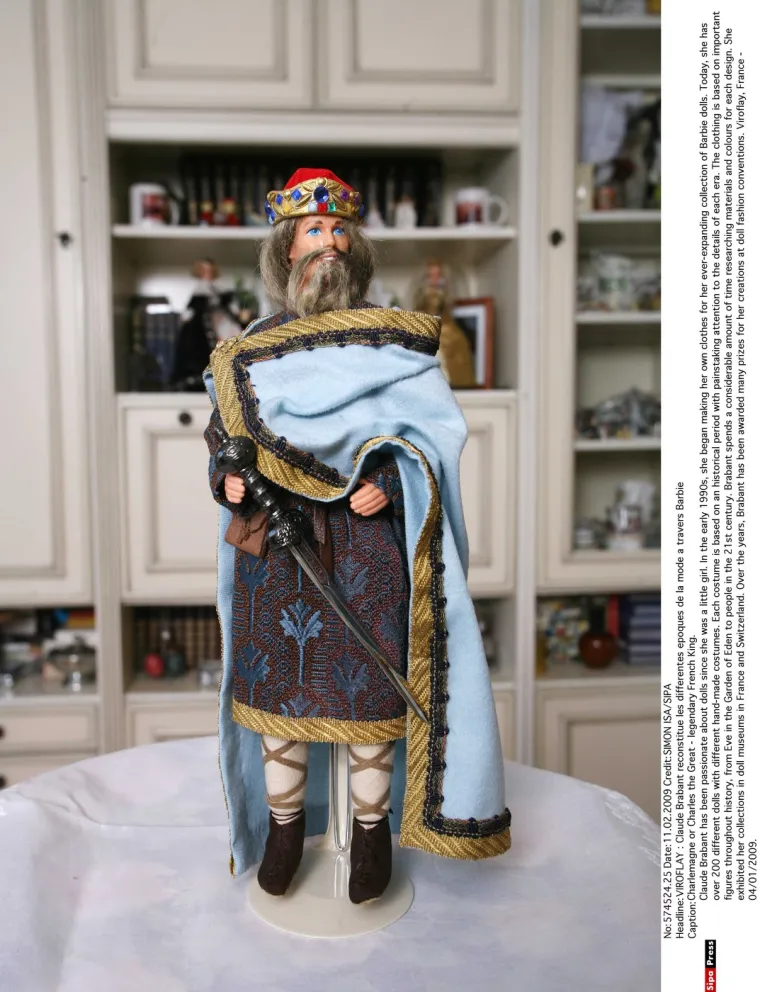 BBC je izvijestio da je takva lutka prodana na aukciji ove godine za 640 funti (oko 770 eura), dok se Barbie u 2000sjaju palače Versailles može pronaći na eBayu po cijeni većoj od 2000 funti (oko 2400 eura).