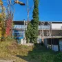 Nije obećavajuća situacija ni iza zapadne tribine. Vjerojatno će se rušiti barake da se omogući prolazak strojeva. Vremena je sve manje, a siječanj je pred vratima.