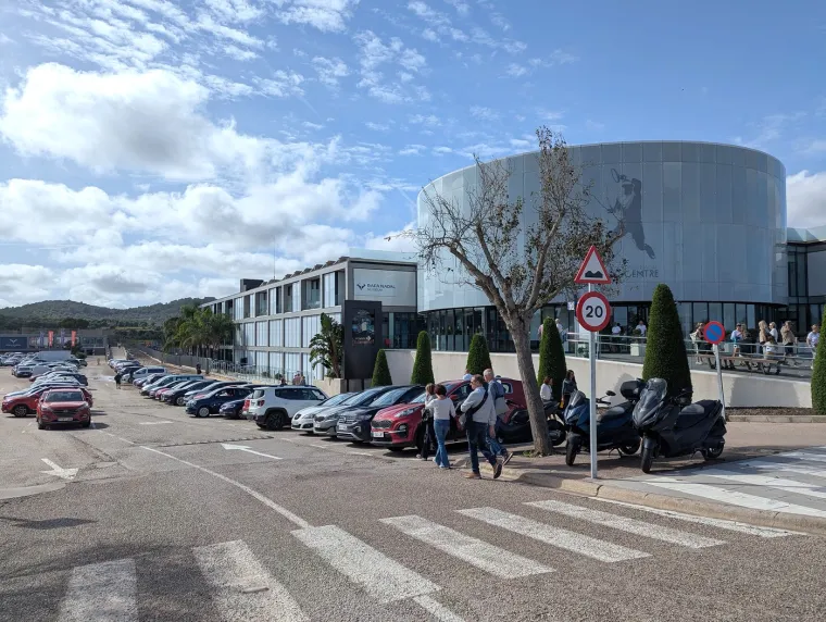 Nadalova teniska akademija uni&scaron;tena u poplavi: Rafa slomljen zbog velikog broja djece