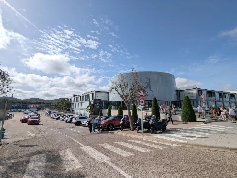 Nadalova teniska akademija uni&scaron;tena u poplavi: Rafa slomljen zbog velikog broja djece