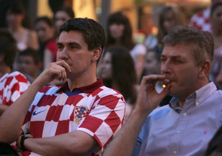 21.06.2008., Split - Susret Hrvatske i Turske na Euru 2008 godine. Tada&scaron;nji predsjednik SDP-a Zoran Milanović pratio je ovaj dramatični susret zajedno s navijačima u Splitu. &Scaron;okiralo ga je kako je zavr&scaron;ila ta utakmica. 