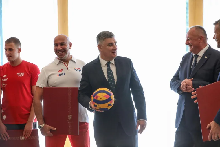 Milanović cijeni uspjehe svih hrvatskih sportskih kolektiva, pa tako i one vaterpolske i na&scaron;eg Ivicu Tucka, najpoznatijeg hrvatskog izbornika u sportu. 