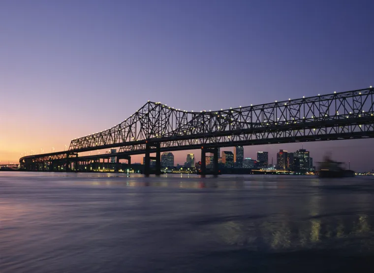 3. New Orleans, SAD: Grad ima postavljene nasipe i zidove protiv poplava koji ga štite od poplavnih voda iz jezera Maurepas na sjeveru te iz jezera Salvador i Little Lake na jugu.