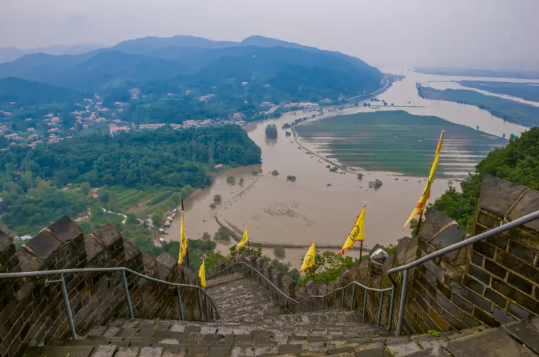 Smje&scaron;ten na rijeci Yalu, ovaj sjeveroistočni grad gleda na Sjevernu Koreju. I postoji mogućnost da ovo područje ispod razine plime postane potopljeno.