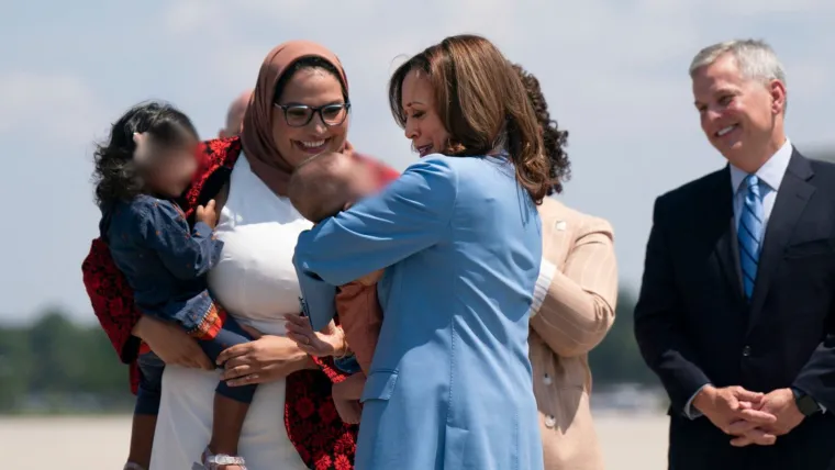 'Operacija kokosovo stablo': Kako je Kamala postala legendarno 'deri&scaron;te' i zavr&scaron;ila na čokoladi?