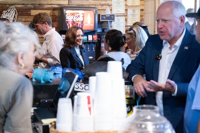 'Operacija kokosovo stablo': Kako je Kamala postala legendarno 'deri&scaron;te' i zavr&scaron;ila na čokoladi?