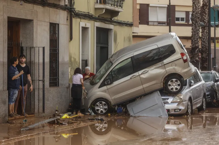 Ovako izgleda istok Španjolske. Preko 70 mrtvih, automobili teku ulicama. Poslana dramatična poruka