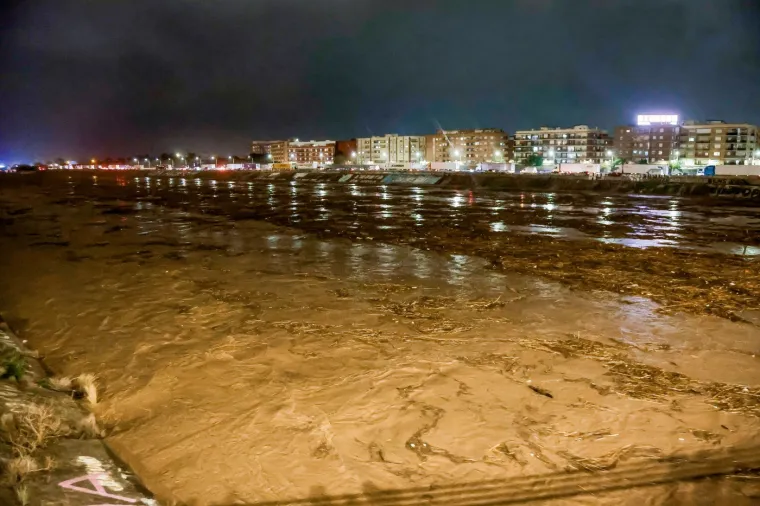 Ovako izgleda istok &Scaron;panjolske. Preko 70 mrtvih, automobili teku ulicama. Poslana dramatična poruka