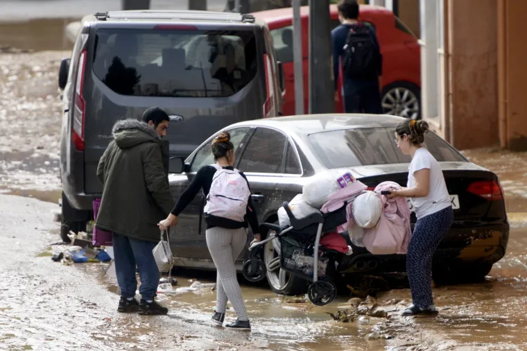Ovako izgleda istok &Scaron;panjolske. Preko 70 mrtvih, automobili teku ulicama. Poslana dramatična poruka