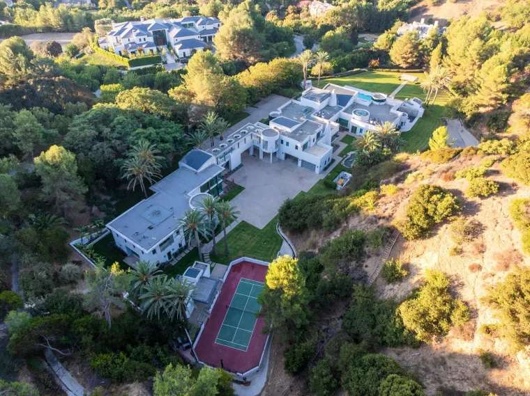 Ovo je luksuzna kuća koju je Kanye West kupio za 35 milijuna dolara: Ima 18 kupaonica