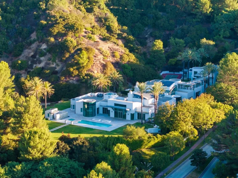 Ovo je luksuzna kuća koju je Kanye West kupio za 35 milijuna dolara: Ima 18 kupaonica