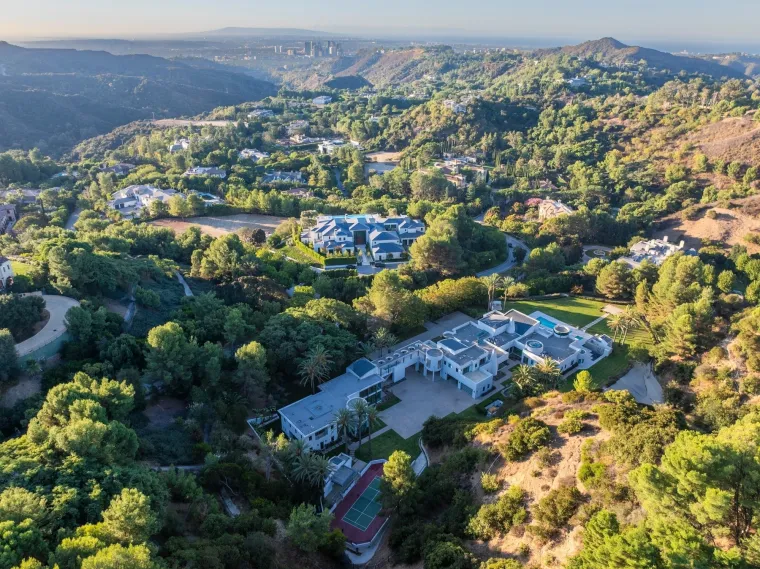 Ovo je luksuzna kuća koju je Kanye West kupio za 35 milijuna dolara: Ima 18 kupaonica