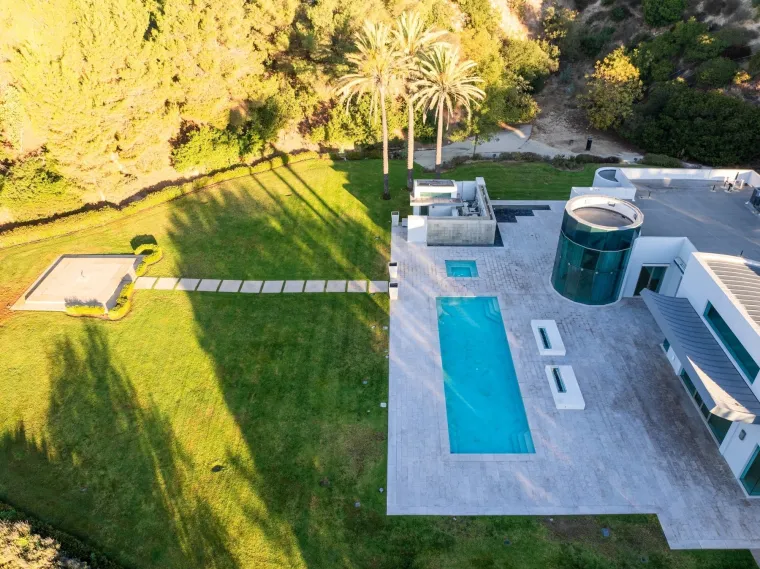 Ovo je luksuzna kuća koju je Kanye West kupio za 35 milijuna dolara: Ima 18 kupaonica