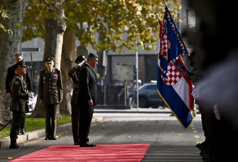 Predsjednik Republike Zoran Milanović u četvrtak se sastao s načelnikom Glavnog stožera OSRH Tihomirom Kundidom