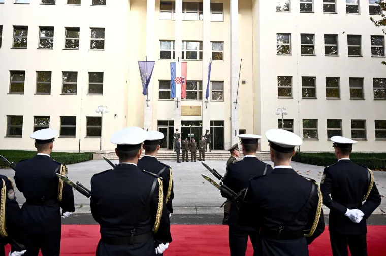 Milanović je ranije zatražio da ga se pred zgradom MORH-a svečano dočeka 
