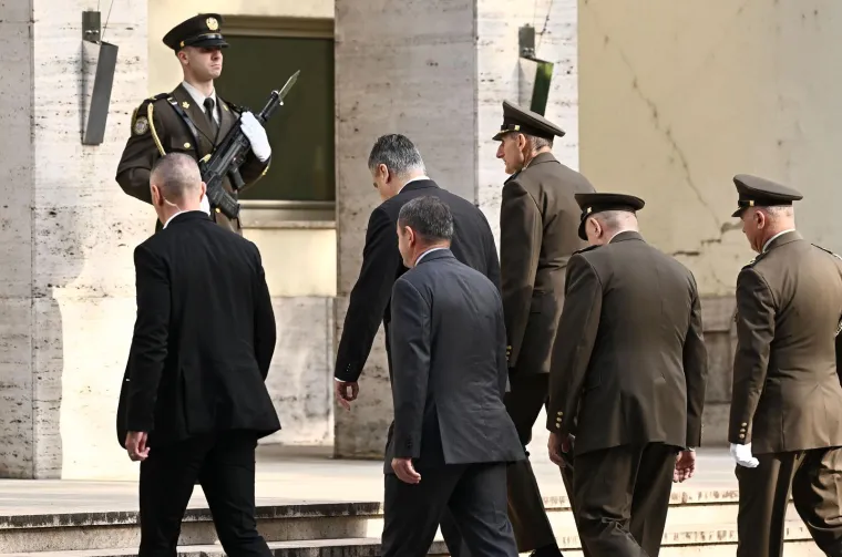 Nakon sastanka, koji je zatvoren za javnost, Ured predsjednika objavit će priopćenje