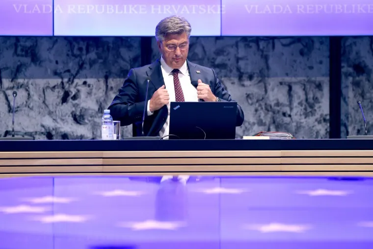 Minimalac će iznositi 970 eura što je uvećanje iznosa minimalne plaće od 130 eura u odnosu na prethodnu godinu, odnosno za 15,48 posto, čime će udio minimalne plaće u prosječnoj mjesečnoj bruto plaći isplaćenoj u pravnim osobama u Republici Hrvatskoj od siječnja do srpnja 2024. godine iznositi 54,10 posto, a udio u bruto medijalnoj plaći za srpanj 2024. godine iznositi 63,11 posto, najavili su vladajući