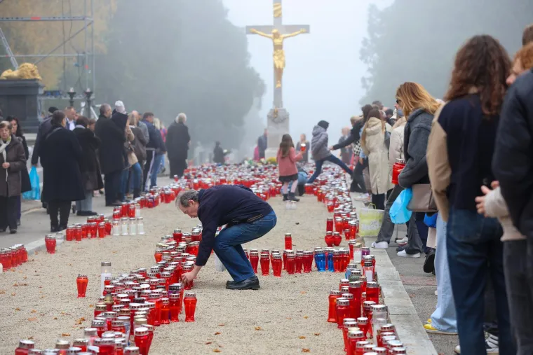 Kamere snimile Ivicu Todorića na Mirogoju: 'I naravno svi gledaju cijelu obitelj'
