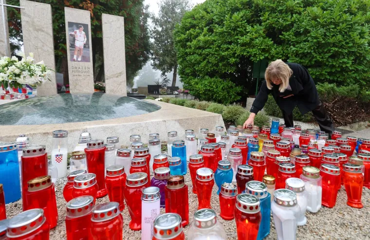 Kamere snimile Ivicu Todorića na Mirogoju: 'I naravno svi gledaju cijelu obitelj'