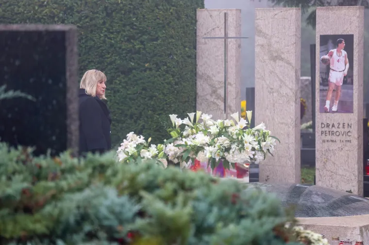 Kamere snimile Ivicu Todorića na Mirogoju: 'I naravno svi gledaju cijelu obitelj'