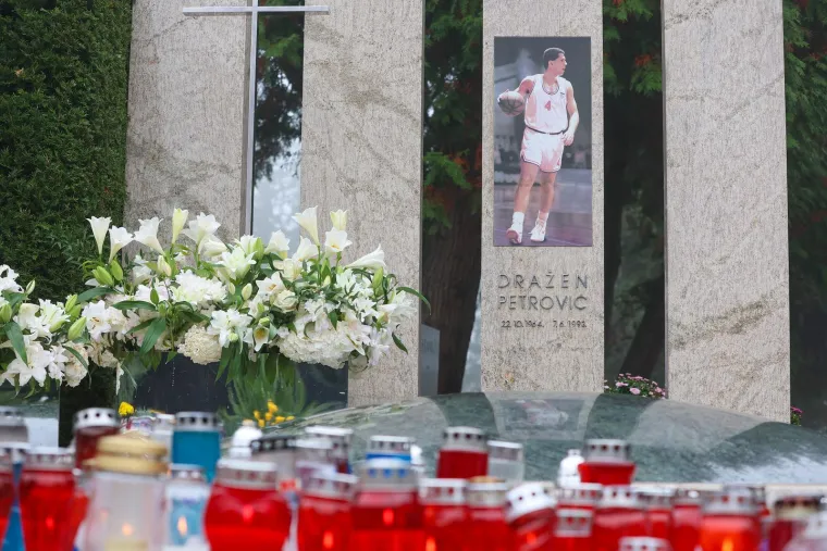 Kamere snimile Ivicu Todorića na Mirogoju: 'I naravno svi gledaju cijelu obitelj'