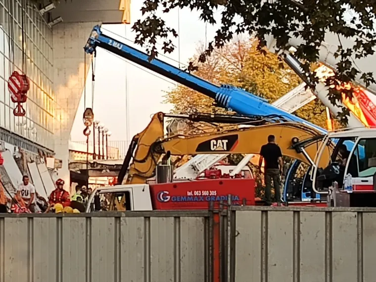 Borba s vremenom i potraga pod ruševinama: Ovo su potresni prizori s mjesta katastrofalne tragedije u Srbiji