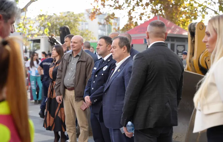 Borba s vremenom i potraga pod ruševinama: Ovo su potresni prizori s mjesta katastrofalne tragedije u Srbiji