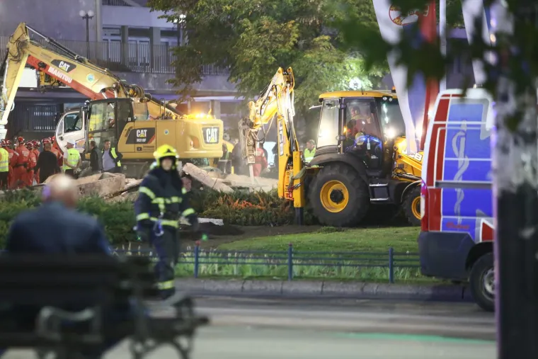 Borba s vremenom i potraga pod ruševinama: Ovo su potresni prizori s mjesta katastrofalne tragedije u Srbiji