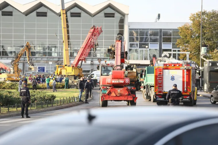 Borba s vremenom i potraga pod ruševinama: Ovo su potresni prizori s mjesta katastrofalne tragedije u Srbiji