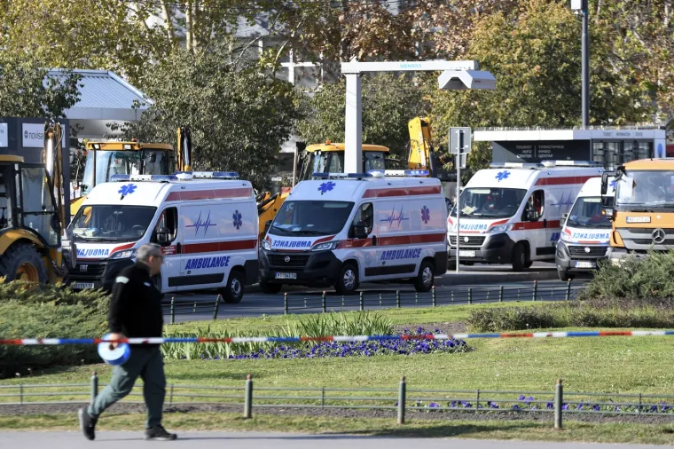 Borba s vremenom i potraga pod ruševinama: Ovo su potresni prizori s mjesta katastrofalne tragedije u Srbiji