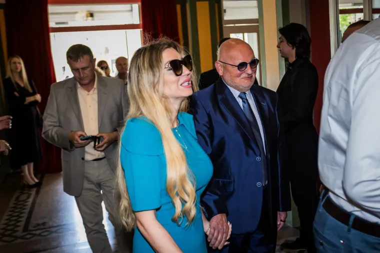 Zlatko Mate&scaron;a pro&scaron;etao sa svojom suprugom: Blankin ružičasti outfit mamio je poglede