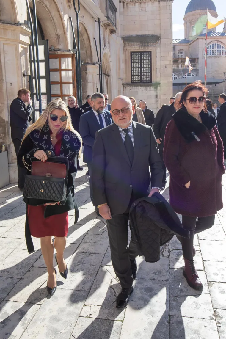 Zlatko Mate&scaron;a pro&scaron;etao sa svojom suprugom: Blankin ružičasti outfit mamio je poglede