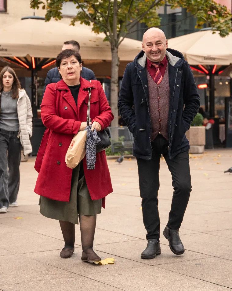 Zajednička crvena modna kombinacija