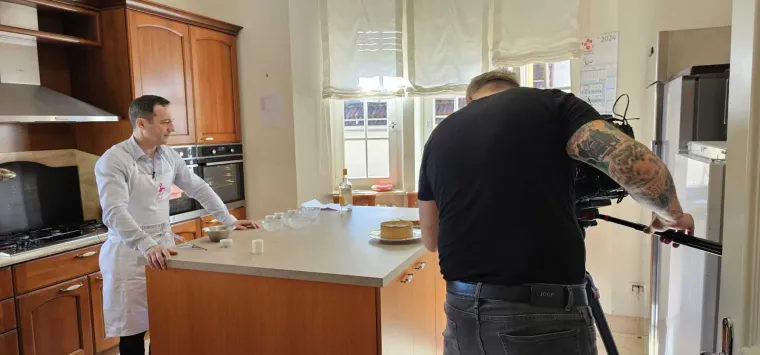 Za francuskog veleposlanika pripremanje kolača omiljeni je trenutak opuštanja. Ljubav prema tome prenijela mu je majka kojoj je uvijek pomagao u djetinjstvu.