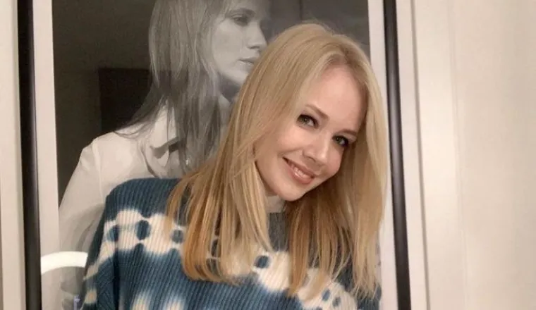 Prepoznajete li djevojčicu s fotografije? Naša slavna pjevačica nastupila u Sarajevu
