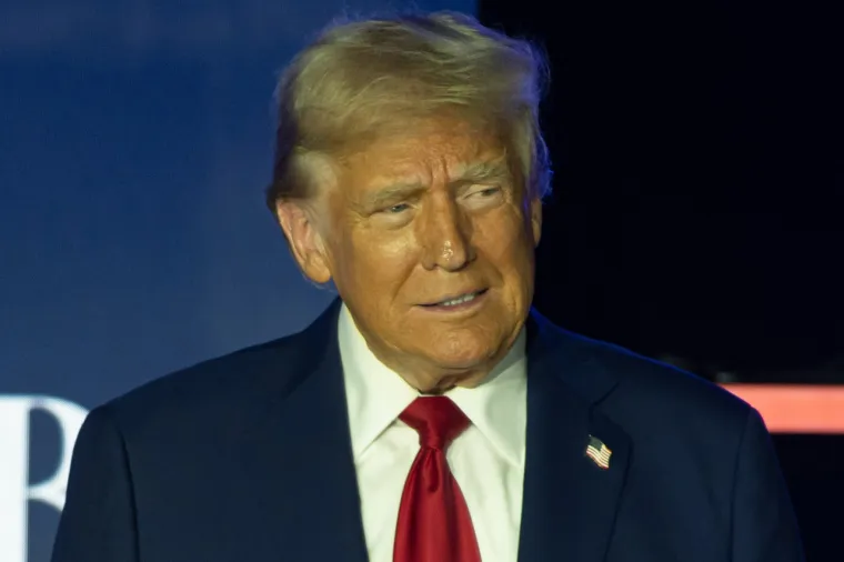 Otkrivena tajna bujne kose Donalda Trumpa: Rakun mu sjedi na glavi ili nosi tupe?
