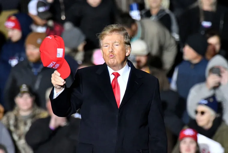 Otkrivena tajna bujne kose Donalda Trumpa: Rakun mu sjedi na glavi ili nosi tupe?