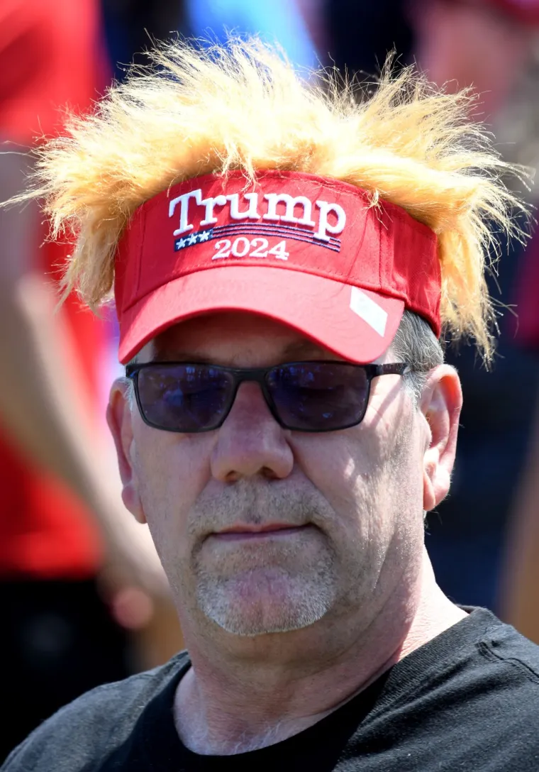 Otkrivena tajna bujne kose Donalda Trumpa: Rakun mu sjedi na glavi ili nosi tupe?