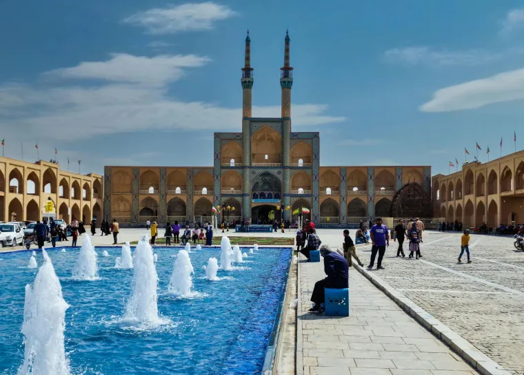 7. Iran: Iran, na sedmom mjestu, ima prosječni IQ od 110,27 i tradiciju koja utječe na njihov današnji obrazovni sustav. 
