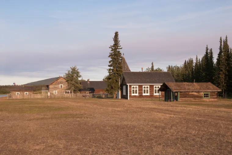 10. Fort Selkirk, Kanada: Ovo je bivša trgovačka postaja na obali rijeke Yukon, gdje su temperature znale doseći -58,9 Celzijeva stupnja.