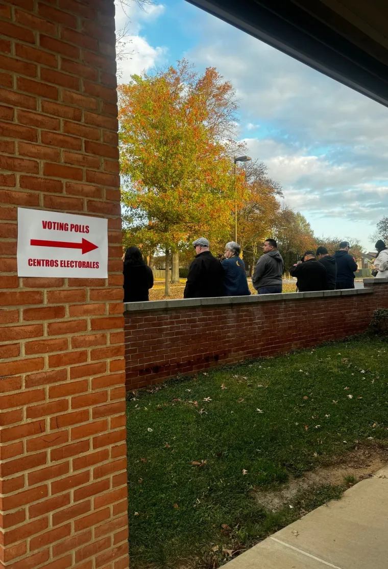 FBI upozorio Amerikance na lažne snimke: Prikupljaju se glasovi, ljudi i dalje na birali&scaron;tima