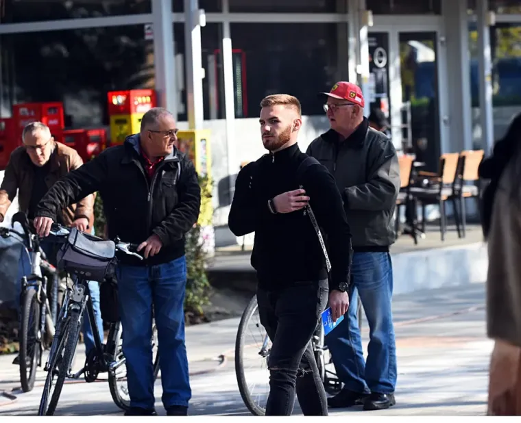 Jesenje čari Karlovačkih ulica: Evo kako su građani uživali u &scaron;tetnji prohladnim gradom