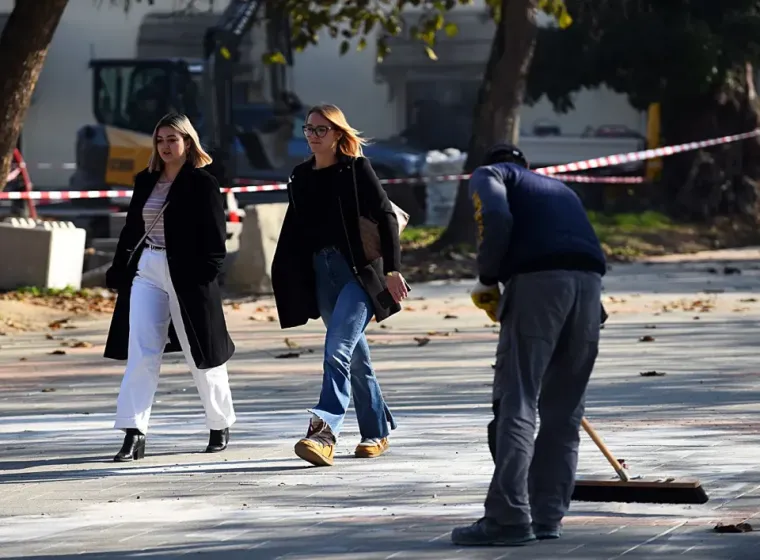 Jesenje čari Karlovačkih ulica: Evo kako su građani uživali u &scaron;tetnji prohladnim gradom
