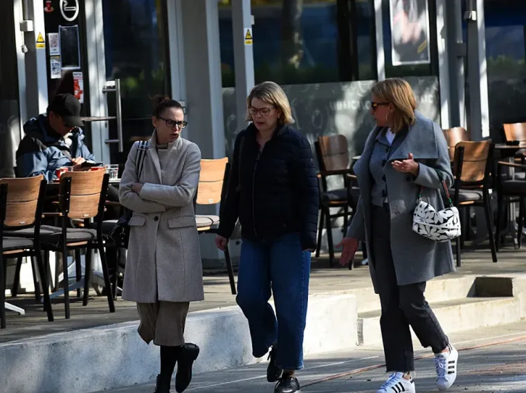 Jesenje čari Karlovačkih ulica: Evo kako su građani uživali u &scaron;tetnji prohladnim gradom