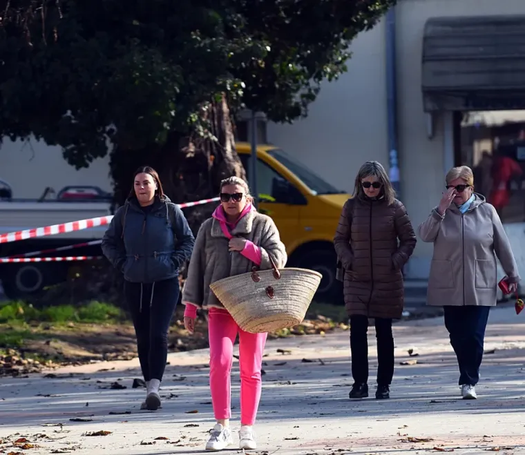 Jesenje čari Karlovačkih ulica: Evo kako su građani uživali u &scaron;tetnji prohladnim gradom