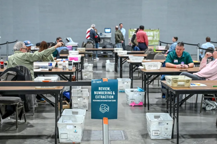 U Hrvatskoj je to potpuno druga priča. Ovako izgleda kada se u Americi broji svaki glasački listić