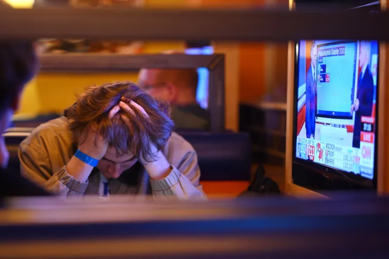 Noć neizvjesnosti u Americi: Suze, očaj i strah na licima Kamalinih prista&scaron;a