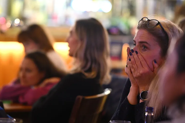 Noć neizvjesnosti u Americi: Suze, očaj i strah na licima Kamalinih prista&scaron;a