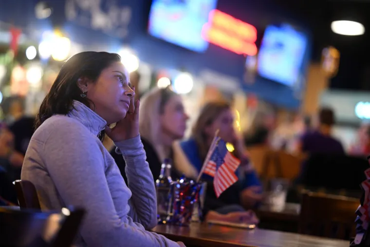 Noć neizvjesnosti u Americi: Suze, očaj i strah na licima Kamalinih prista&scaron;a